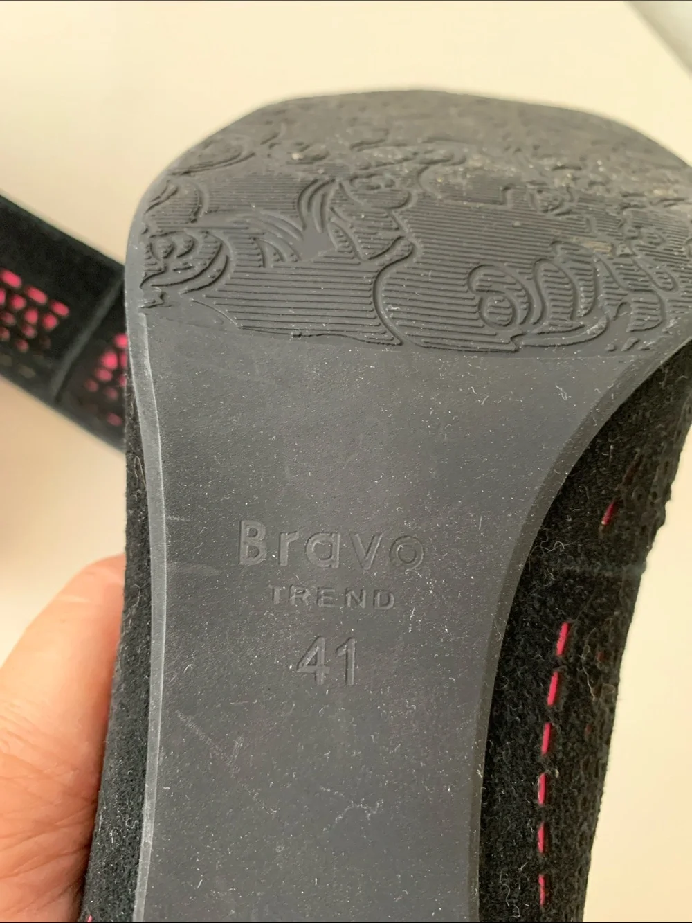 Bravo Black and Hot Pink Cutout Block Heel Pumps Shoes Size EU41